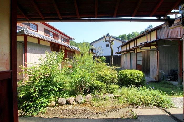 京都府京都市左京区岩倉上蔵町の賃貸物件/縁側に腰掛けてみる中庭