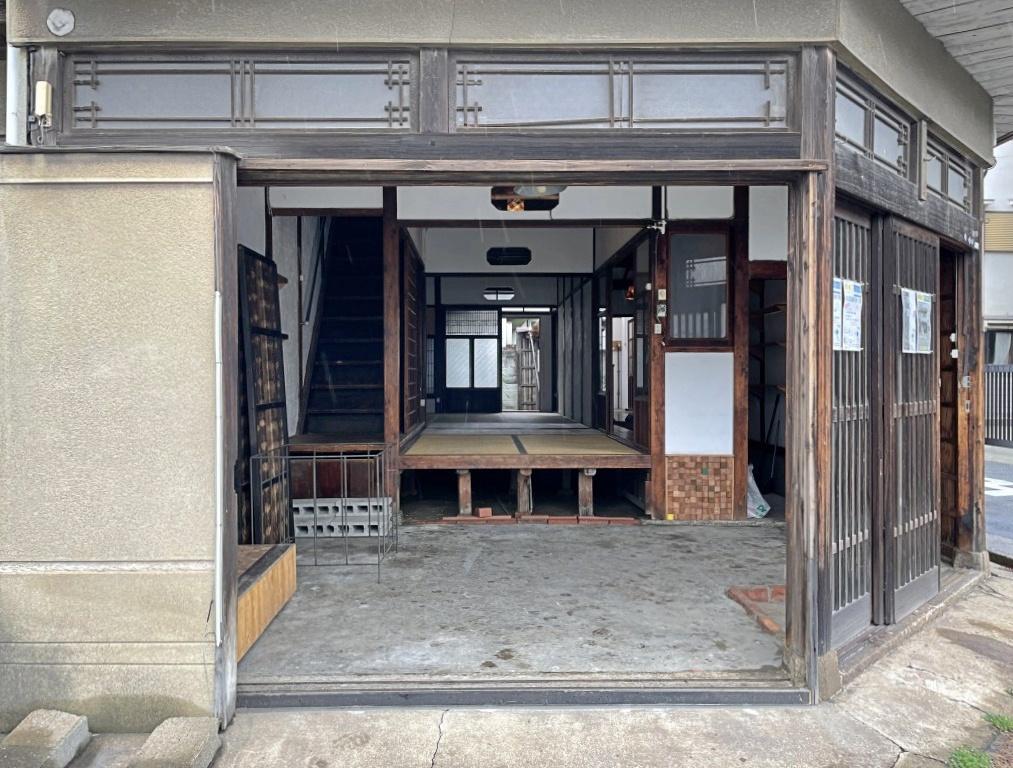 堺市堺区南島町2丁目の賃貸物件/前面道路から見るとこんな感じ