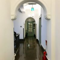 大阪市中央区伏見町２丁目の賃貸物件/繰り返される優雅なアーチ