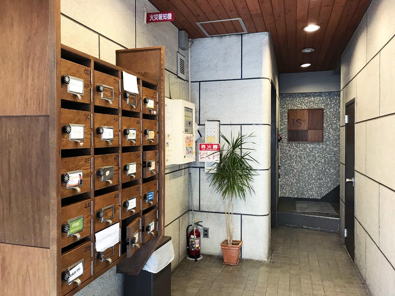 大阪市中央区内平野町2丁目の賃貸物件/木製の集合ポストも素敵