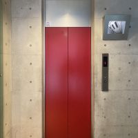 大阪市西区靱本町2丁目の賃貸物件/打放しのエレベーターホール