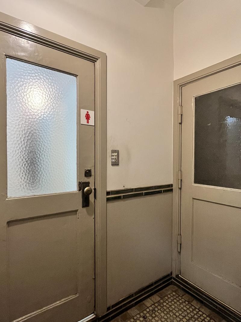 大阪市中央区伏見町３丁目の賃貸物件/男女別の共用トイレ
