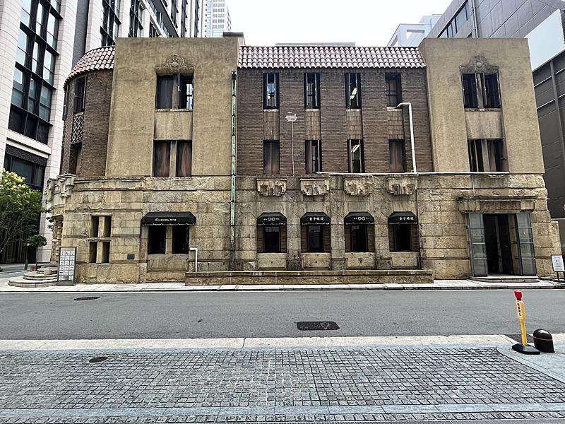 大阪市中央区伏見町３丁目の賃貸物件/アールデコを感じさせるこちらの顔つきも好きなんです。
