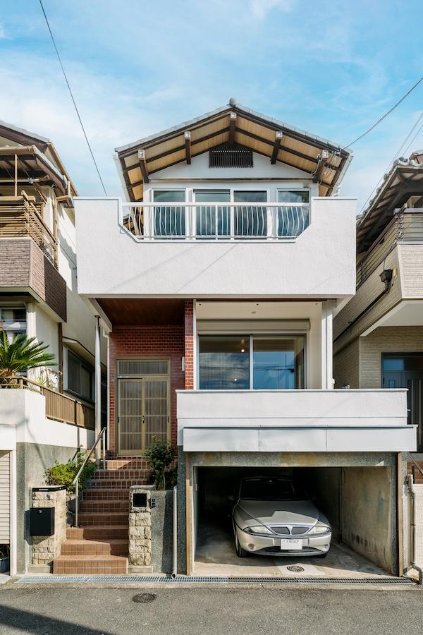 東大阪市五条町９の売買物件/もとはよく見かける建売住宅だった物件。大阪平野を見渡せるほどの眺めを持ちながら、その価値は活かされずにいた。