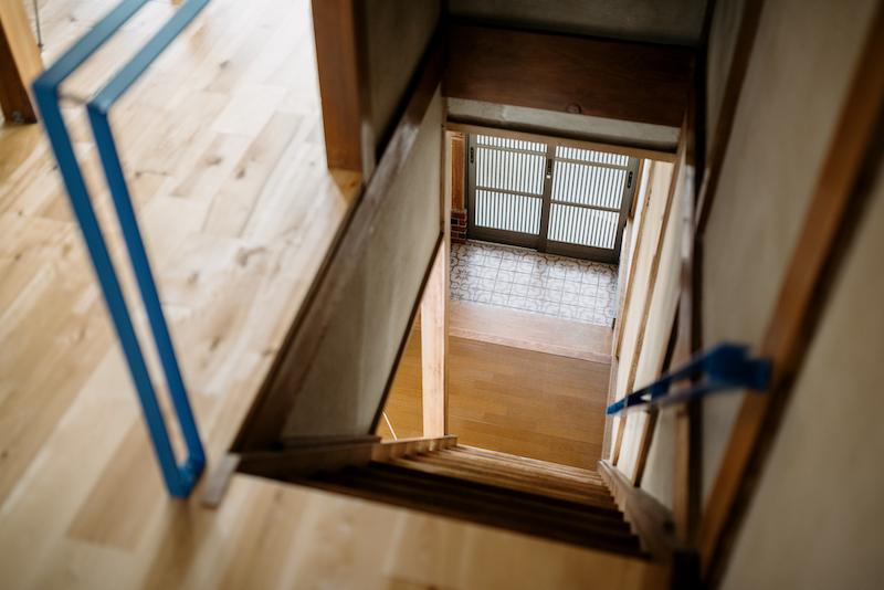 東大阪市五条町９の売買物件/築古戸建ては今では手に入らなくなった素材が使われていることも多く、あえて積極的に残しデザインに取り入れている。