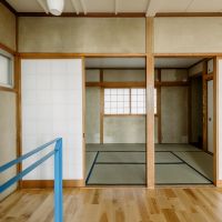東大阪市五条町９の売買物件/綿壁を削っただけの独特な風合いの壁。