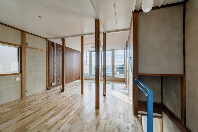 東大阪市五条町９の売買物件/2階Room2。在宅ワーク需要を想定し、デスクなどを置いても開放的に使える空間とした。