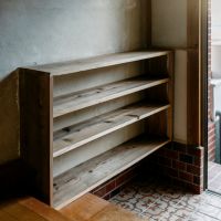 東大阪市五条町９の売買物件/玄関の棚は古材を使って新規に造作したもの。