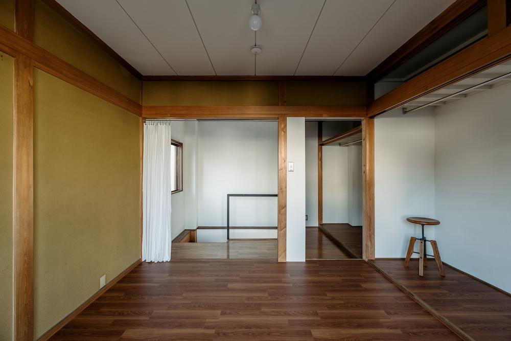 大阪市福島区海老江７丁目の賃貸物件/3階Room。ストレージも設けています（収納は隠せるようにカーテンレール付きです）。