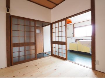 大阪市住吉区上住吉１丁目の賃貸物件/橙色の相棒と農園の緑