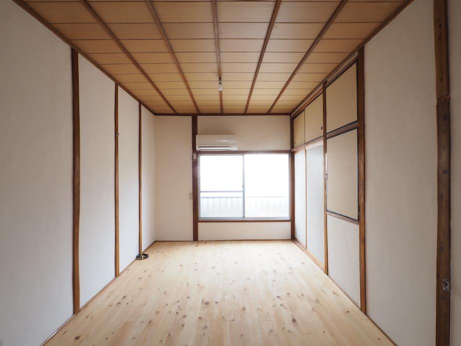 大阪市住吉区上住吉１丁目の賃貸物件/床は檜のフローリング。足触りが柔らかく裸足で歩いてもひんやりしない。