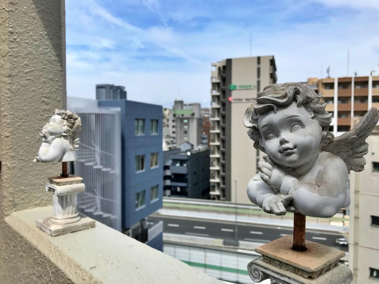 大阪市北区西天満3丁目の賃貸物件/それも2体も。小憎らしい顔！