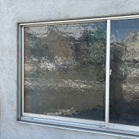 大阪市生野区生野西1丁目の賃貸物件/可愛いレトロガラスが残る玄関土間の窓