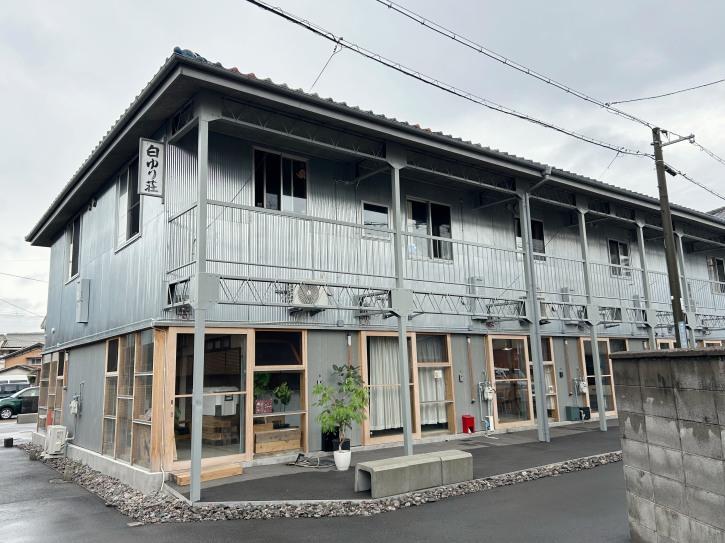 吹田市南吹田2丁目の賃貸物件/メタリックで未来的な外観が格好いい