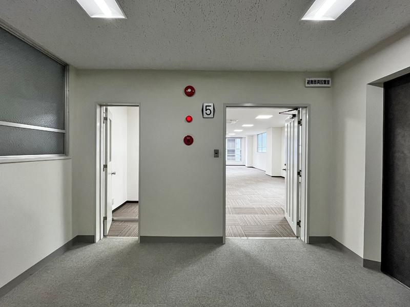大阪市中央区北浜2丁目の賃貸物件/各階ワンフロア、エレベーターホールから直接アクセスします。