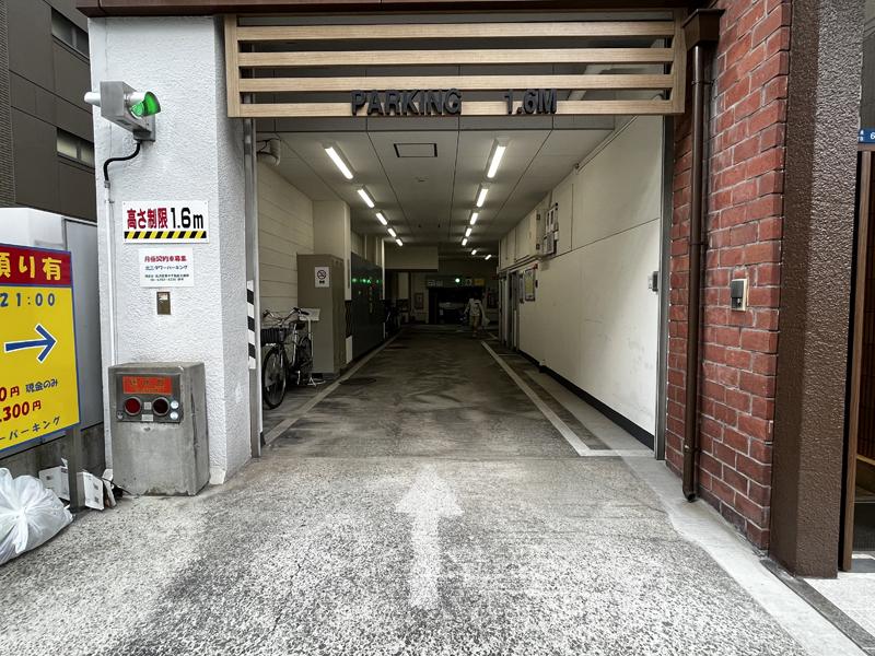 大阪市中央区北浜2丁目の賃貸物件/駐車場が併設されていて、車移動派には嬉しい。