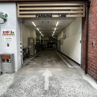 大阪市中央区北浜2丁目の賃貸物件/駐車場が併設されていて、車移動派には嬉しい。