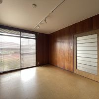 枚方市杉山手1-3-10の賃貸物件/南東側の洋室は2面彩光で明るい室内