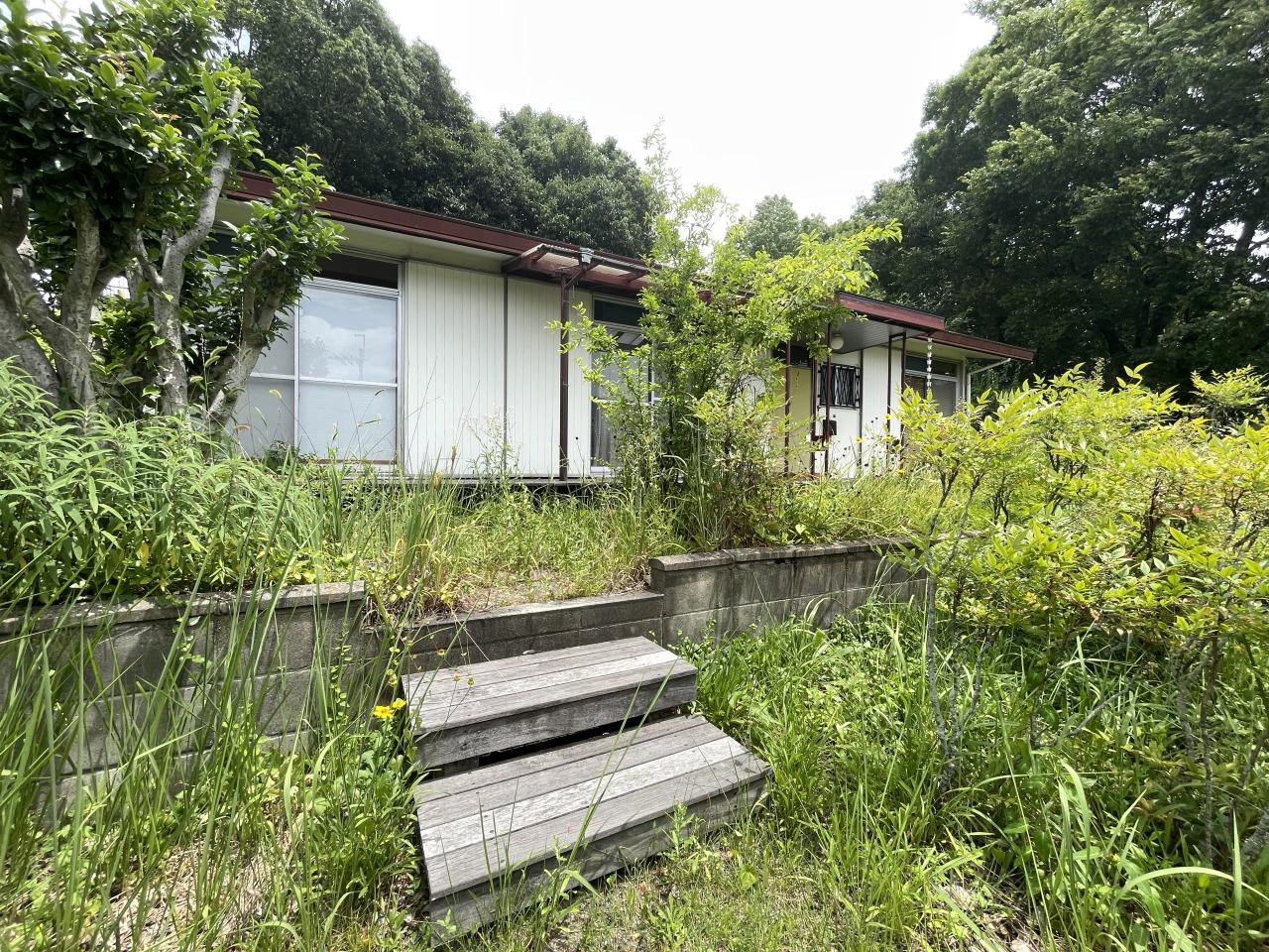 枚方市杉山手1-3-10の賃貸物件/階段を登ると専用住戸区画に入ります