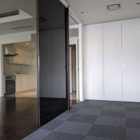 大阪府大阪市淀川区十三東１丁目の賃貸物件/洋室奥の壁面は全て収納スペース。