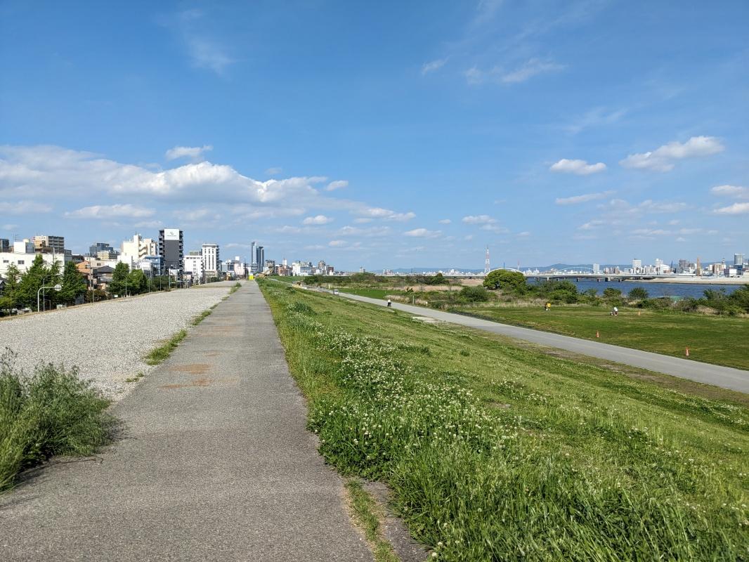 大阪府大阪市淀川区十三東１丁目の賃貸物件/土手を上がれば気持ちの良い自然風景が待っています