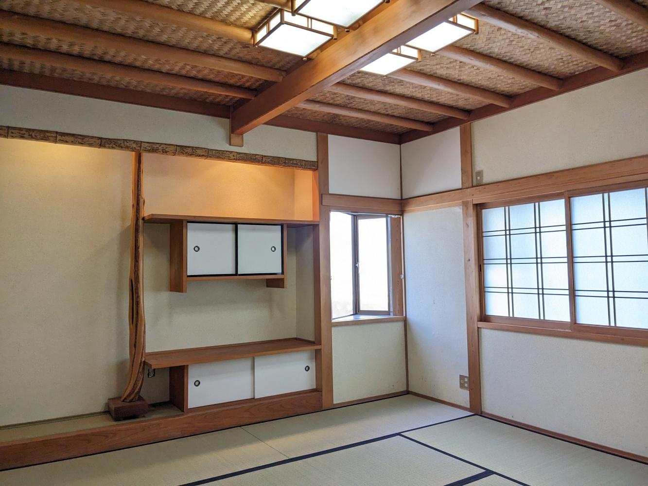 豊中市西緑丘１丁目の賃貸物件/【2階】6畳の和室。網代天井が魅力的です。