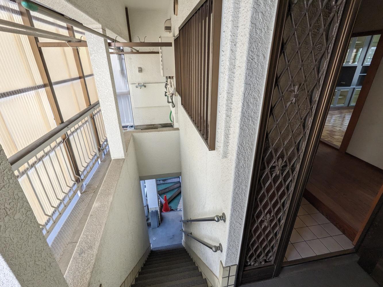 豊中市西緑丘１丁目の賃貸物件/【3階】ここから3階の写真です。エレベーターがついていないので階段のみの移動になります。