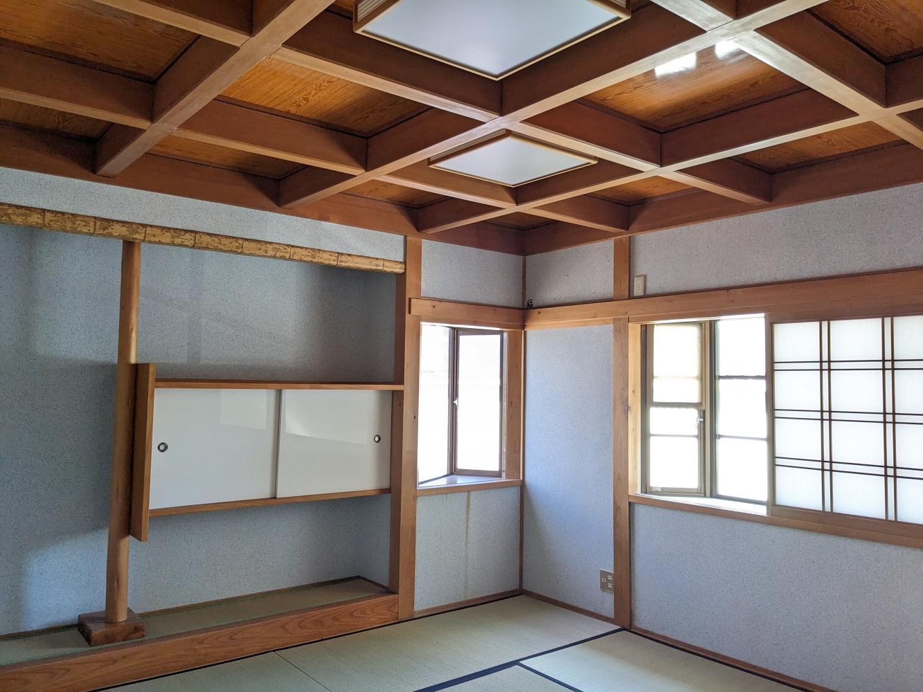 豊中市西緑丘１丁目の賃貸物件/【3階】6畳の和室。こちらは格天井です。