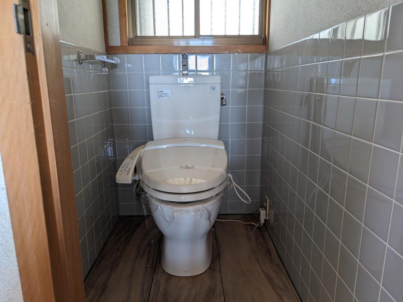 豊中市西緑丘１丁目の賃貸物件/【3階】トイレは2階と同じタイル。