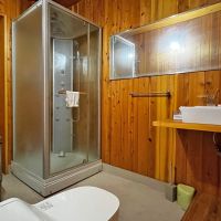 和歌山県日高郡の売買物件/浴室はシャワーブース、湯船に浸かるときは近くの銭湯に。
