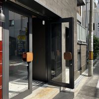 大阪市北区天満３丁目４&minus;１１の賃貸物件/ビルはリノベーションされ「ヒツジビル」として生まれ変わりました。