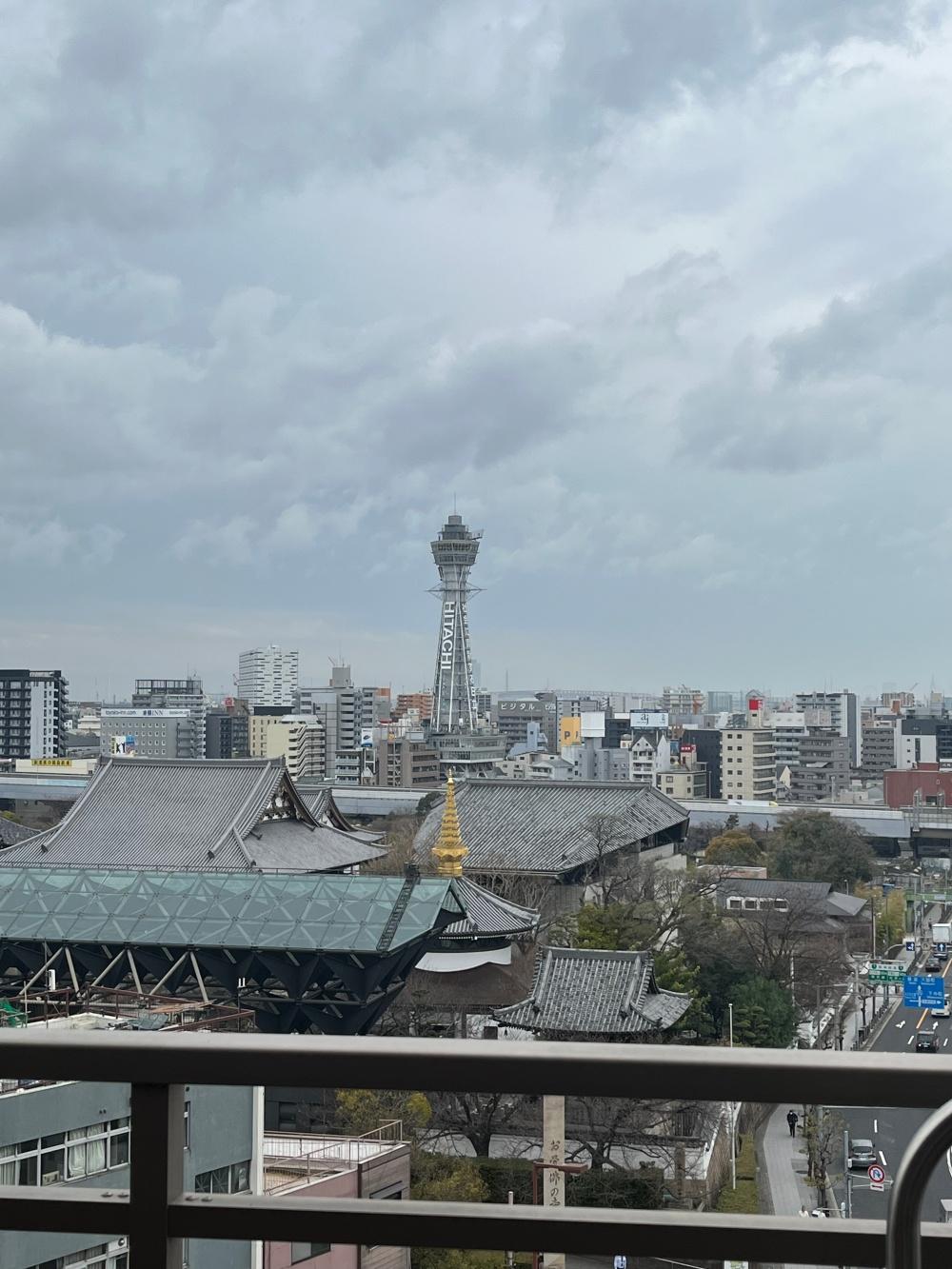 大阪市天王寺区逢阪2の売買物件/窓からは一心寺さんと通天閣が見えます。