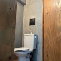 大阪市都島区都島中通の賃貸物件/無骨な印象のトイレ