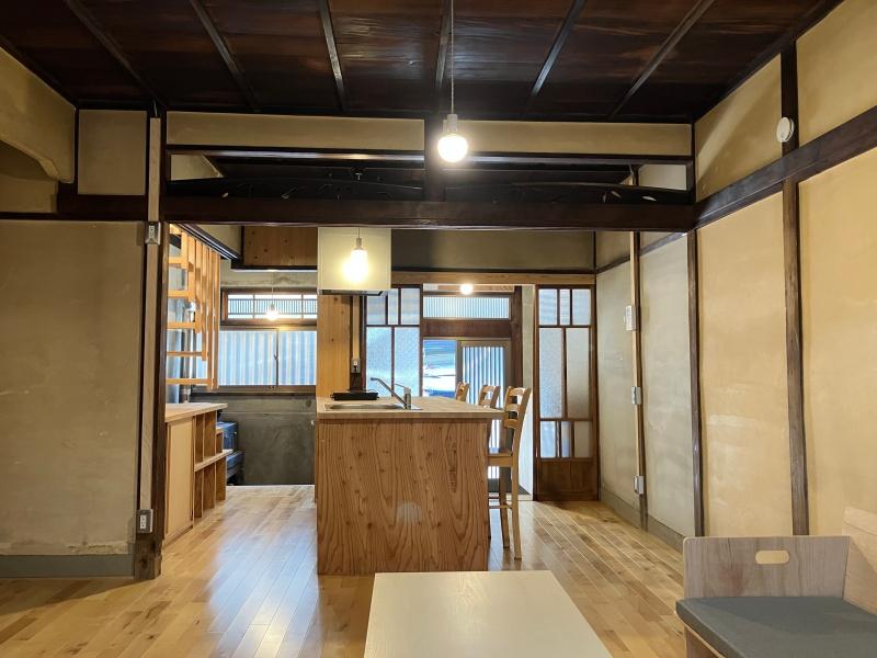 大阪市大正区泉尾4丁目の賃貸物件/残された建具や欄間が素敵なリビング。