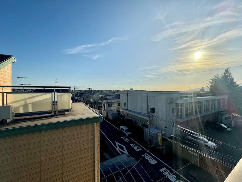 大阪府箕面市桜5丁目の売買物件/太陽を感じながら気持ちよく過ごせます。