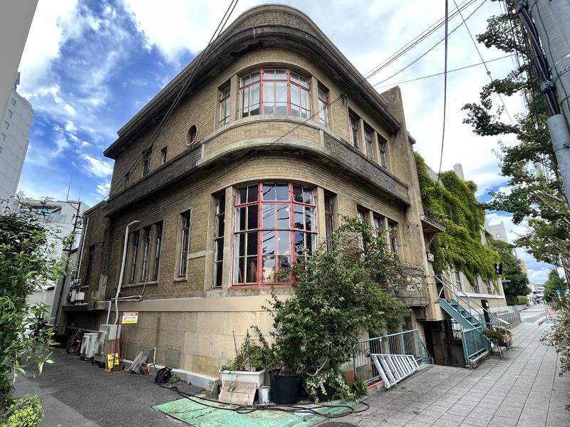 大阪市港区海岸通１丁目の賃貸物件/若者には出せない貫禄を漂わせています。