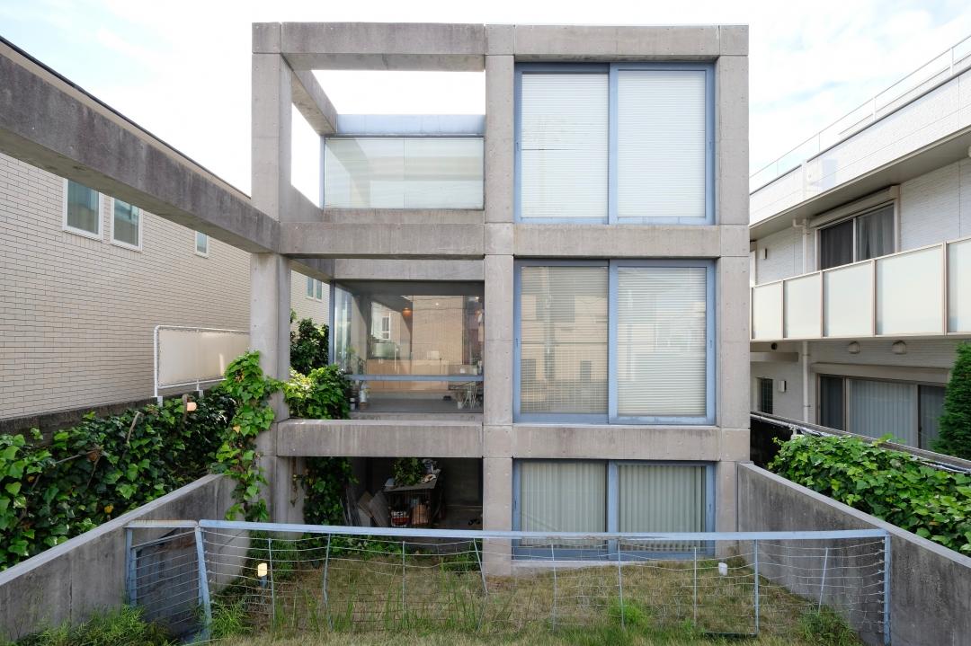 大阪市住吉区帝塚山中の売買物件/テラスから繋がる中庭