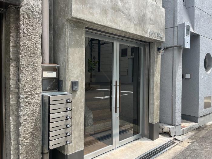 大阪市西区新町3丁目の賃貸物件/一階のエントランス。