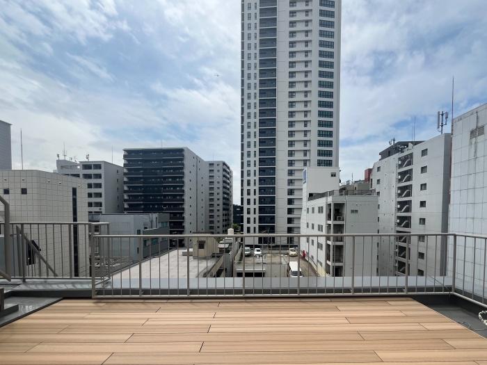 大阪市西区新町3丁目の賃貸物件/共用のテラスもありますが、普段は開放していません。使いたい場合は、オーナーさんへご相談ください。
