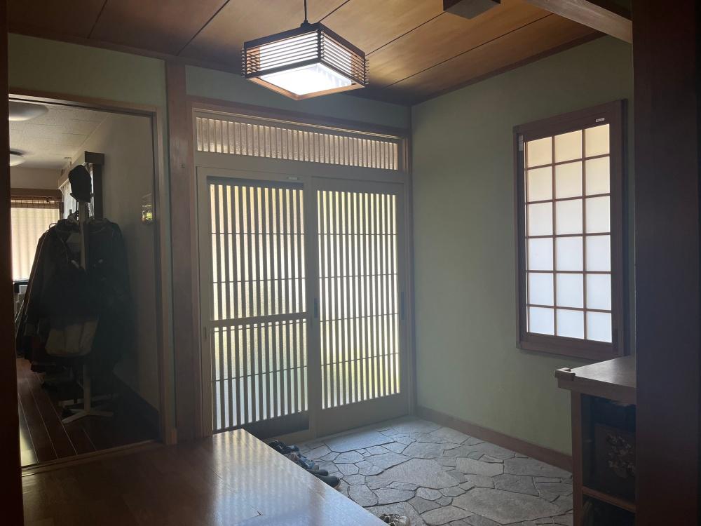 吹田市山田西３の売買物件/広々とした玄関空間。