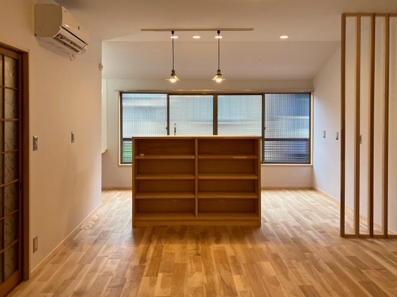 大阪市東淀川区菅原7の賃貸物件/2階のLDK。南側の大きな窓から明るい光が差し込みます。(102)