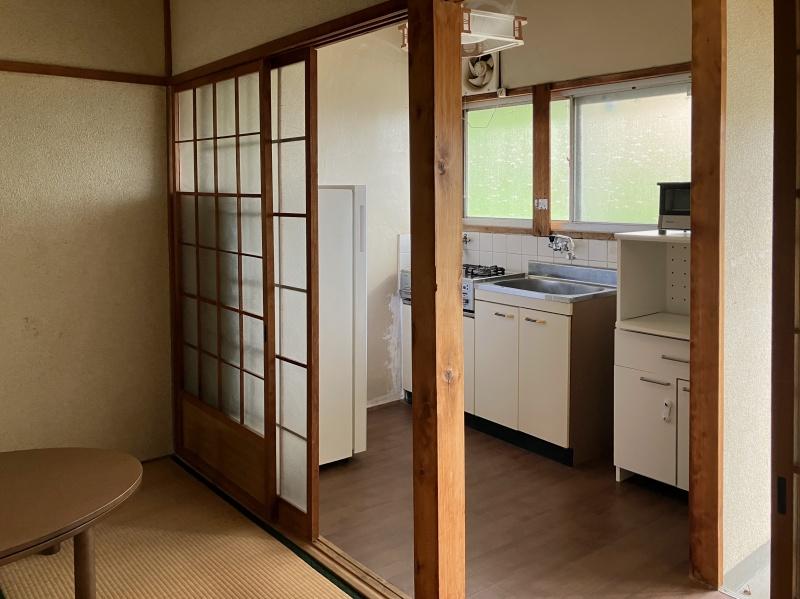 大阪府東大阪市日下町１丁目の賃貸物件/残置物も部屋によって個性豊か。