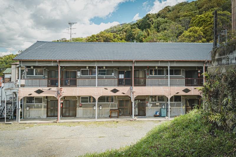 大阪府東大阪市日下町１丁目の賃貸物件/住宅前の敷地ではイベントも開かれます。普段は駐車場として利用可。