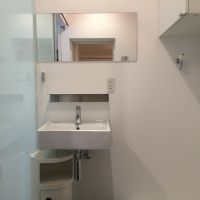 大阪府豊中市桜の町の賃貸物件/【403】スッキリとした洗面。＊前回募集時の写真です。