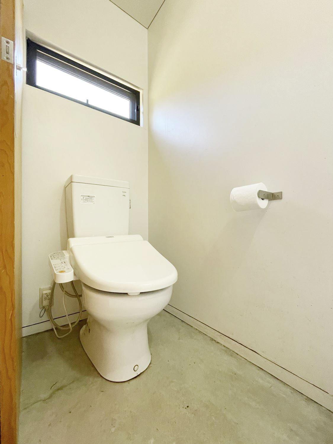 大阪府箕面森町北の賃貸物件/トイレにも窓がある。