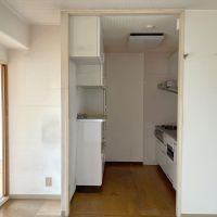 大阪市港区港晴の売買物件/室内中心にキッチン。もっと明るく開放的に改装しちゃいましょう。