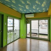 大阪府豊中市上新田４丁目の売買物件/子供部屋だったであろう内装。２面採光で心地よい。