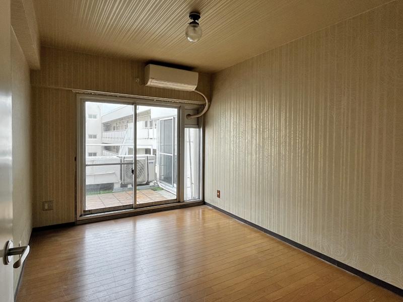 大阪府豊中市上新田４丁目の売買物件/洋室もしっかりテラスに面しています。
