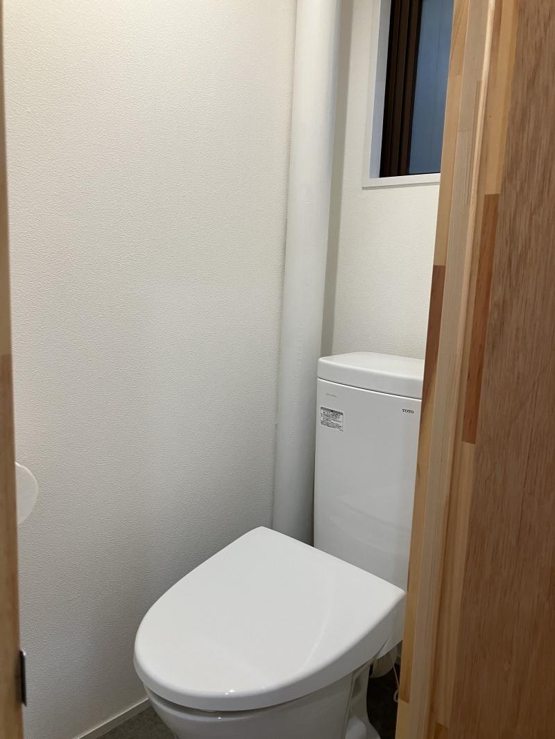 大阪府大阪市北区池田町の賃貸物件/トイレには窓。