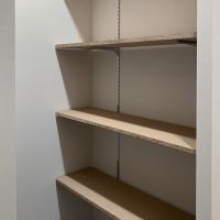 大阪府大阪市北区池田町の賃貸物件/可動棚まで備え付けの徹底っぷり。